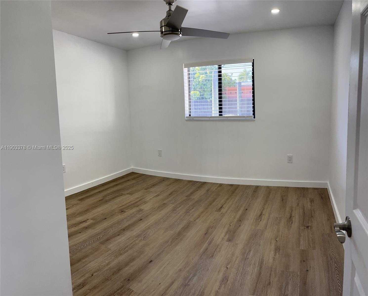 Small Image of 4640 SOUTH WEST 94TH CT, Miami Number 25