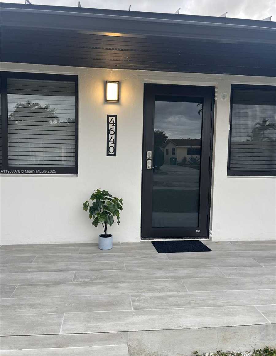 Small Image of 4640 SOUTH WEST 94TH CT, Miami Number 3