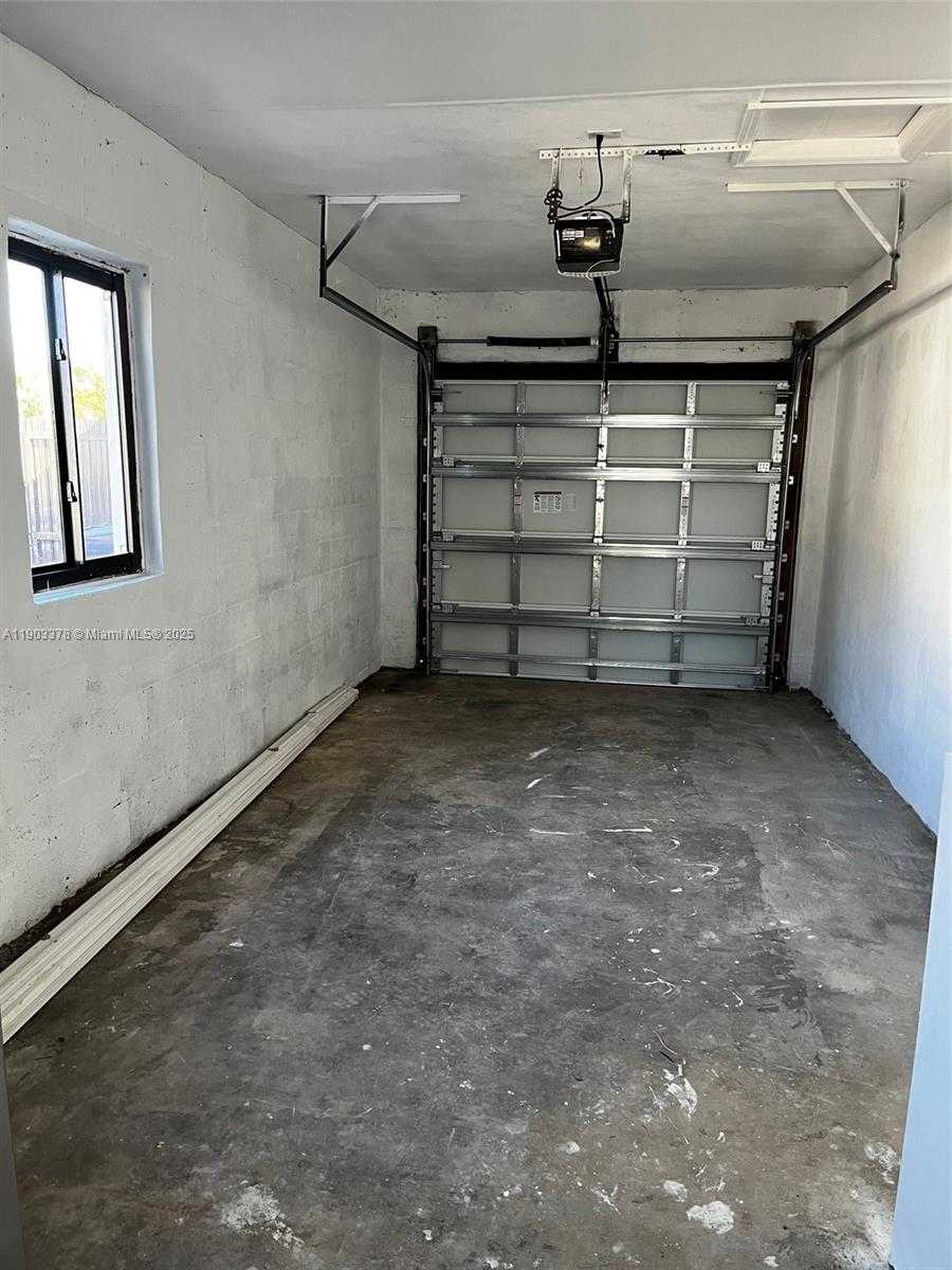 Small Image of 4640 SOUTH WEST 94TH CT, Miami Number 30