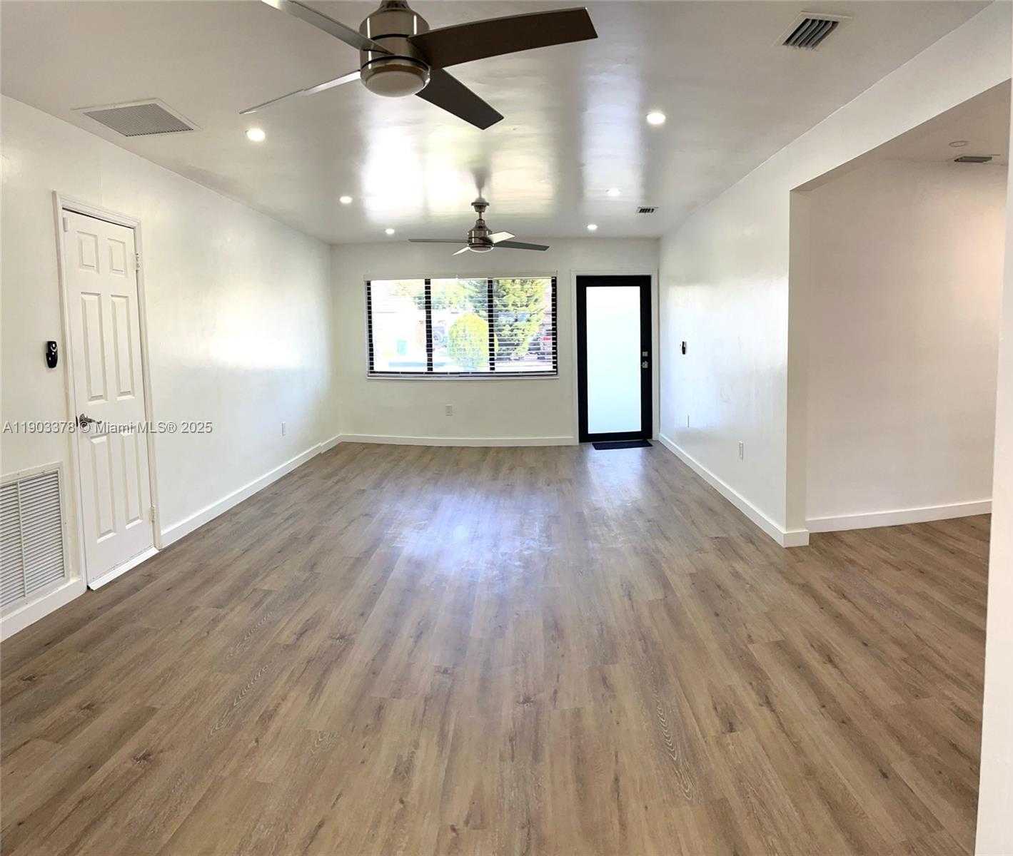 Small Image of 4640 SOUTH WEST 94TH CT, Miami Number 6