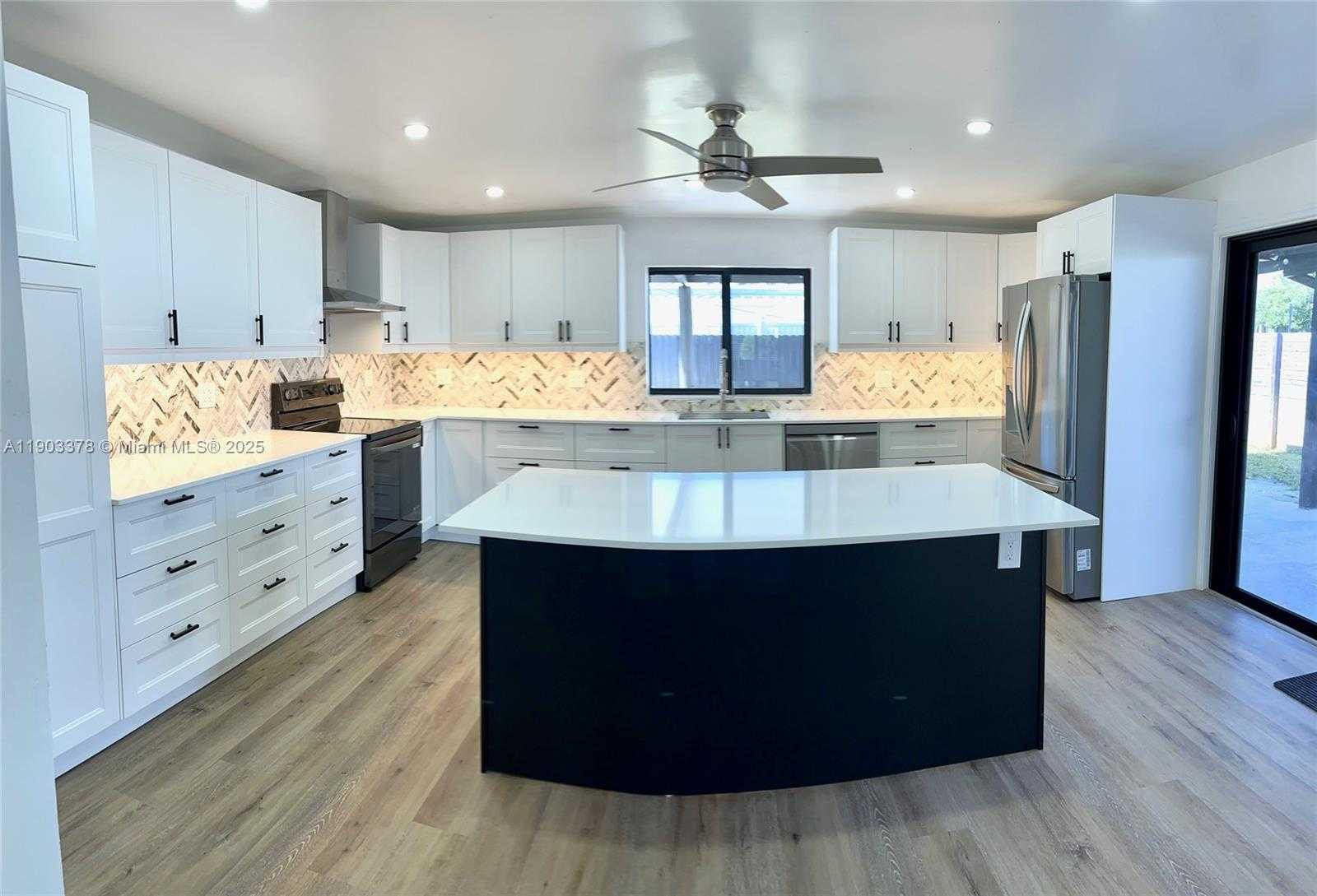 Small Image of 4640 SOUTH WEST 94TH CT, Miami Number 8