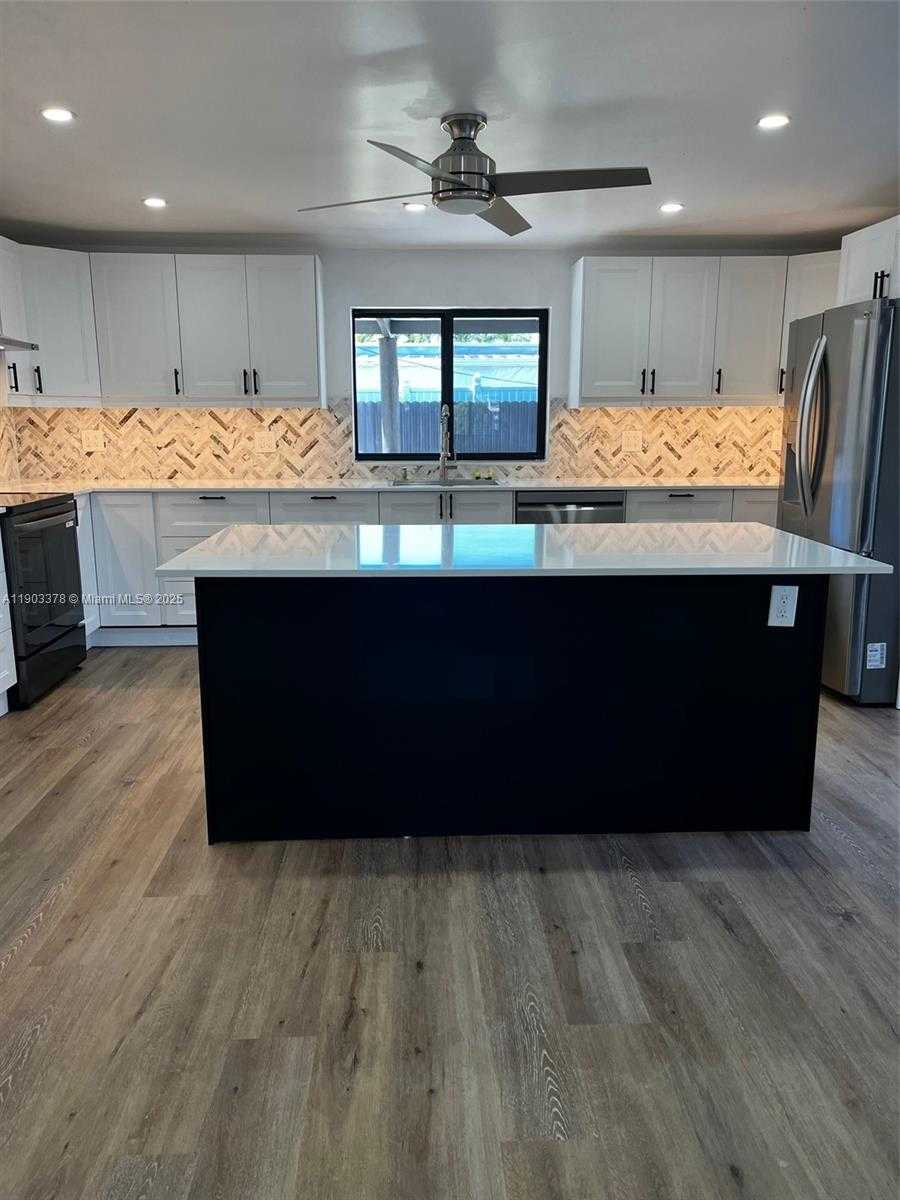 Small Image of 4640 SOUTH WEST 94TH CT, Miami Number 9