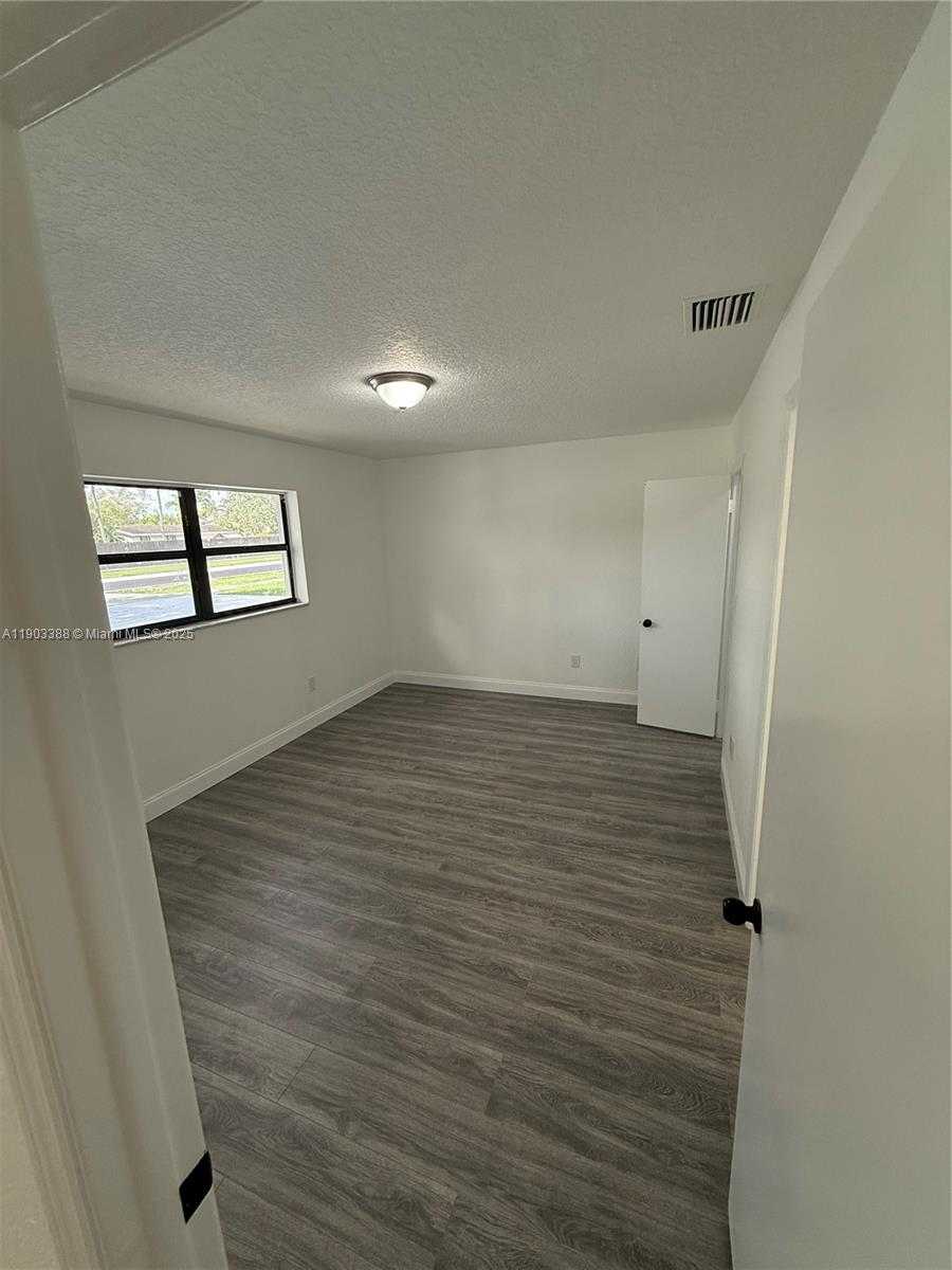 Small Image of 28221 SOUTH WEST 162ND AVE, Homestead Number 32