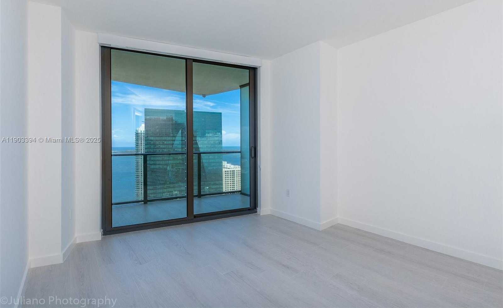 Imagen de Pequeño Objeto