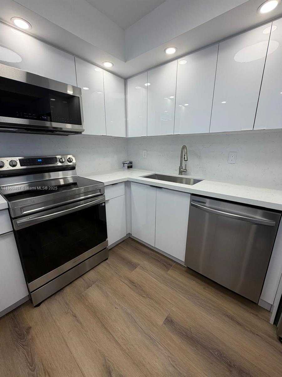 Small Image of 701 THREE ISLANDS BLVD #511, Hallandale Beach Number 11