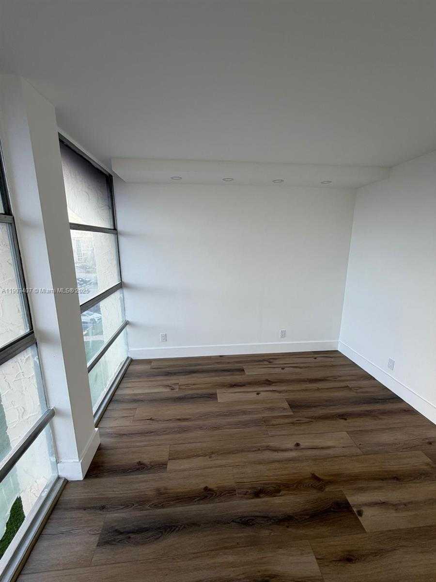 Small Image of 701 THREE ISLANDS BLVD #511, Hallandale Beach Number 3