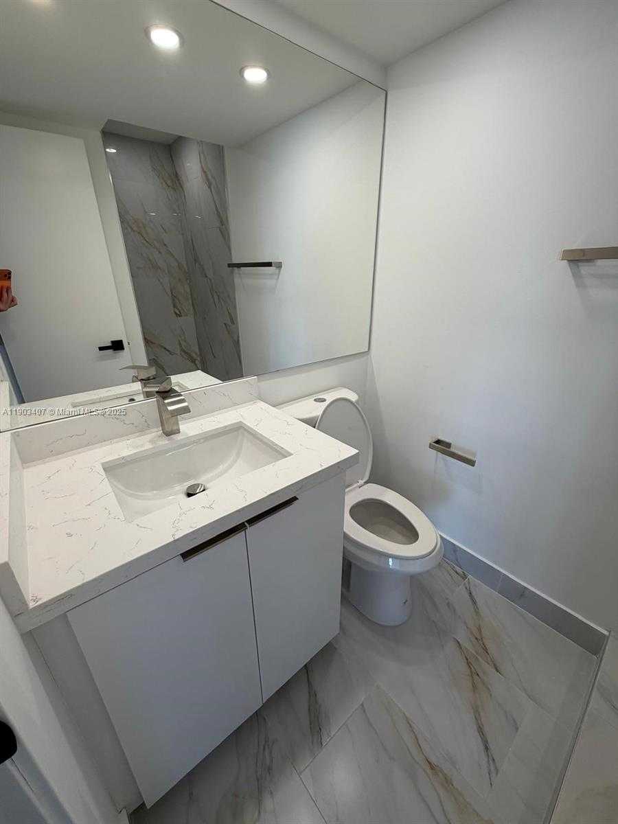 Small Image of 701 THREE ISLANDS BLVD #511, Hallandale Beach Number 31