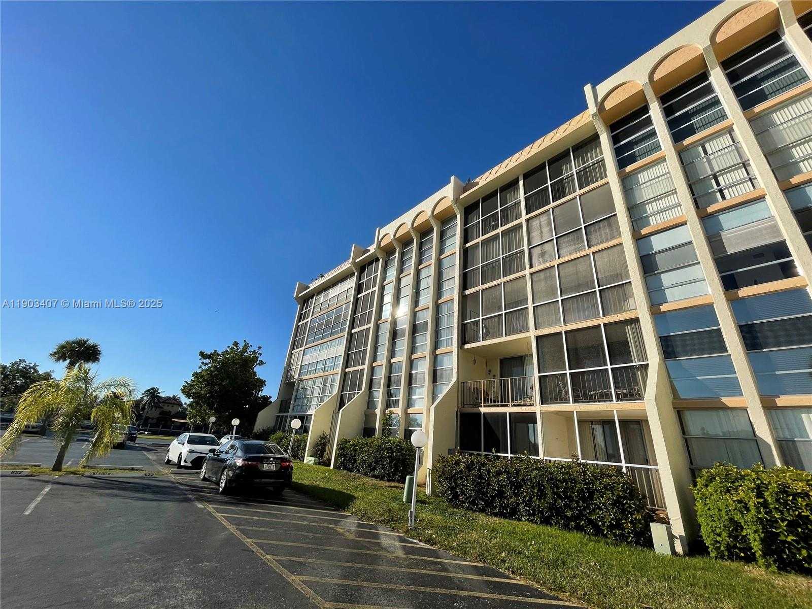 Small Image of 701 THREE ISLANDS BLVD #511, Hallandale Beach Number 33