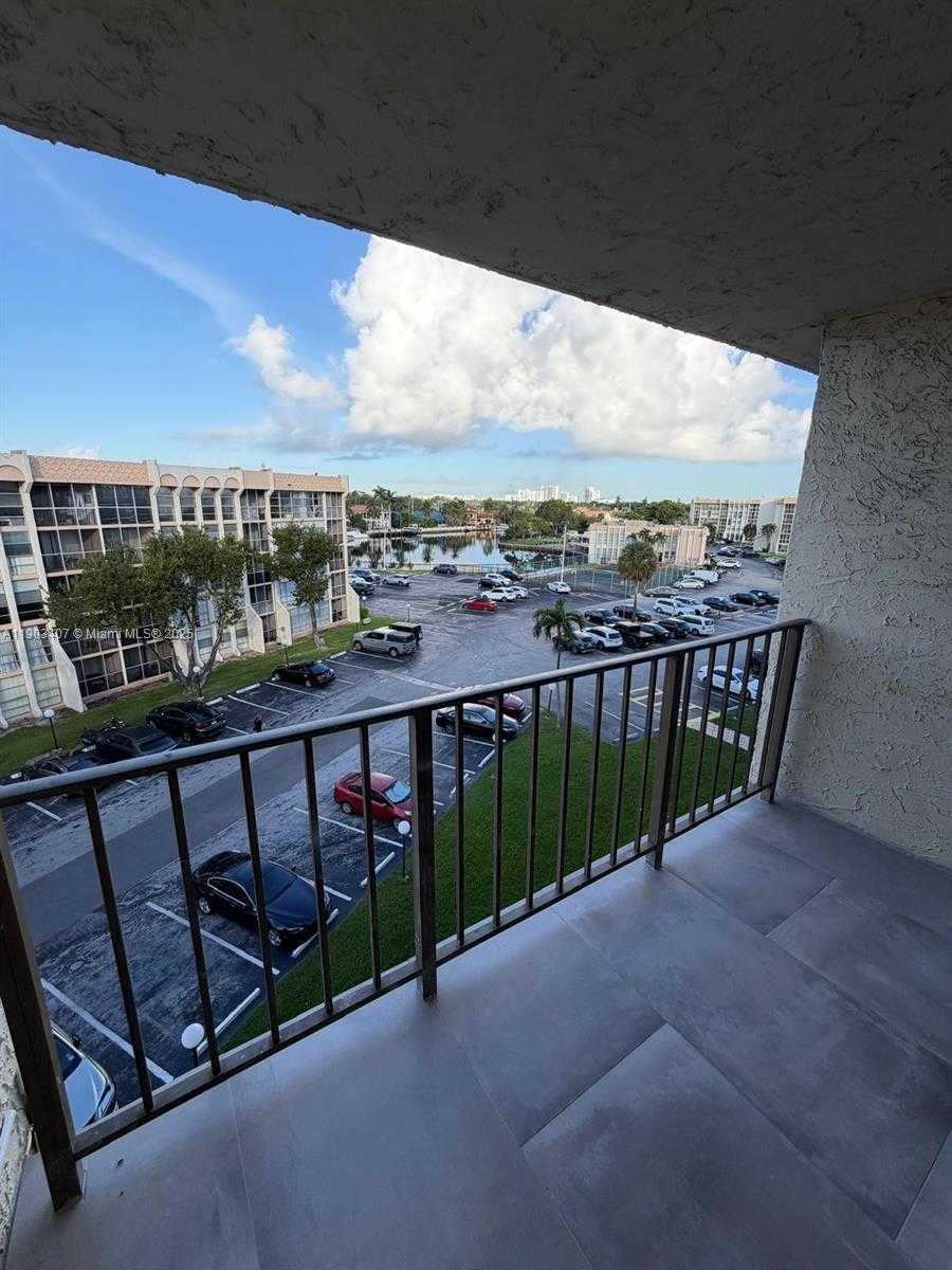 Small Image of 701 THREE ISLANDS BLVD #511, Hallandale Beach Number 5