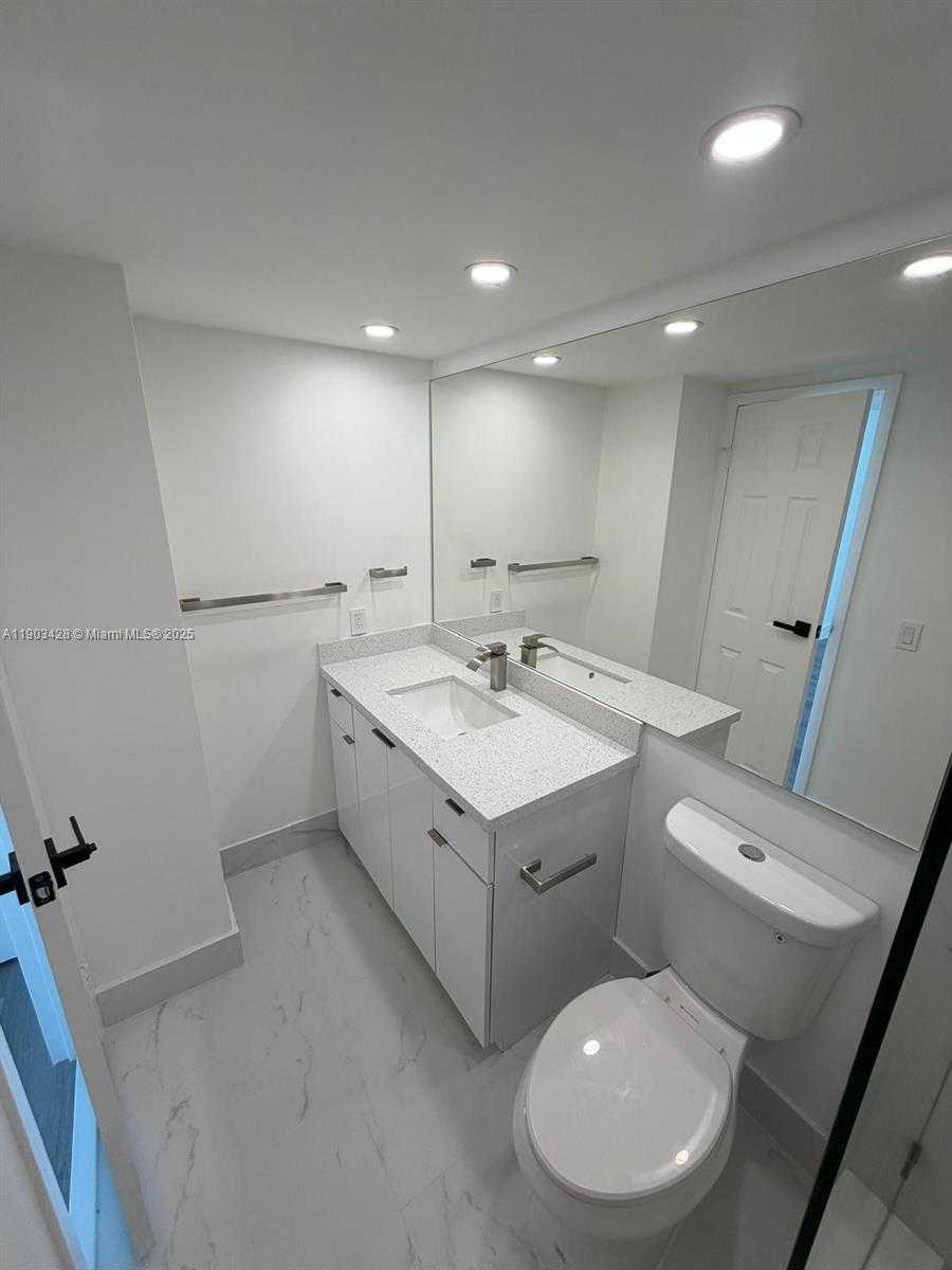 Small Image of 801 THREE ISLANDS BLVD #501, Hallandale Beach Number 12