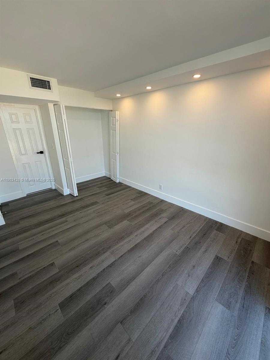 Small Image of 801 THREE ISLANDS BLVD #501, Hallandale Beach Number 13