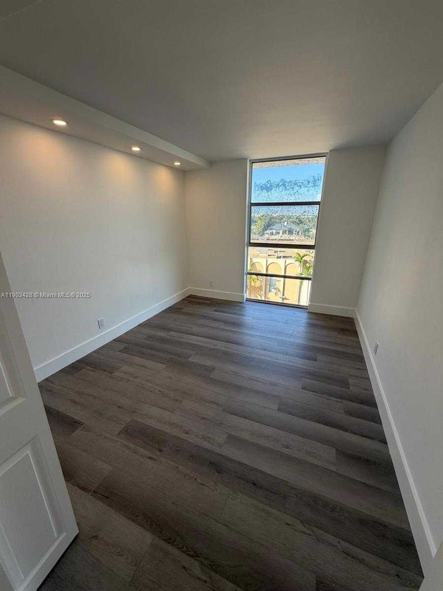 Small Image of 801 THREE ISLANDS BLVD #501, Hallandale Beach Number 14