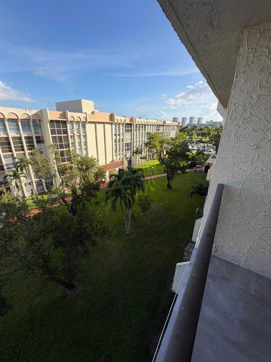 Small Image of 801 THREE ISLANDS BLVD #501, Hallandale Beach Number 16
