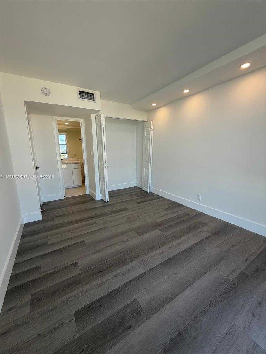 Small Image of 801 THREE ISLANDS BLVD #501, Hallandale Beach Number 17