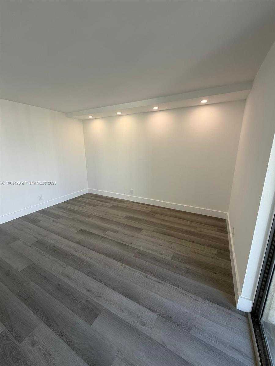 Small Image of 801 THREE ISLANDS BLVD #501, Hallandale Beach Number 21