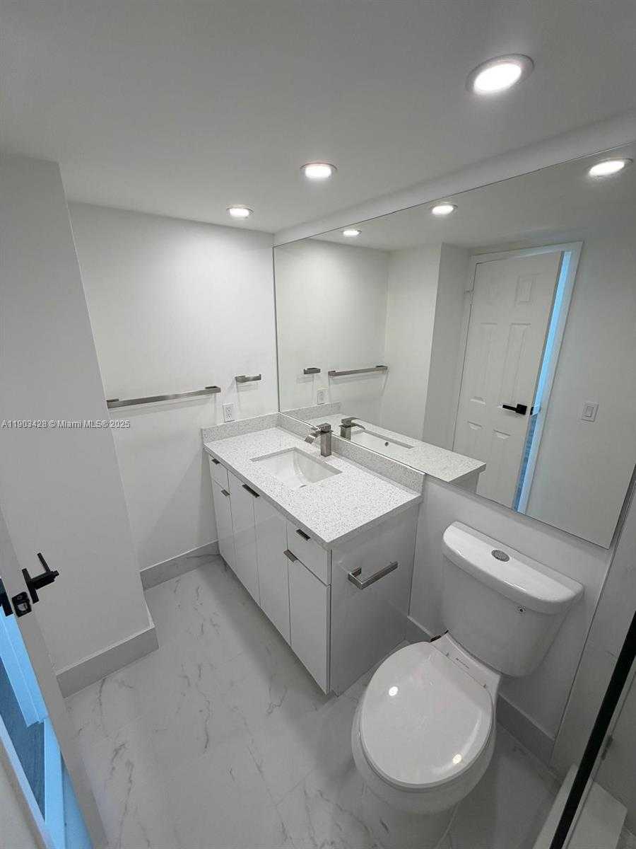 Small Image of 801 THREE ISLANDS BLVD #501, Hallandale Beach Number 26