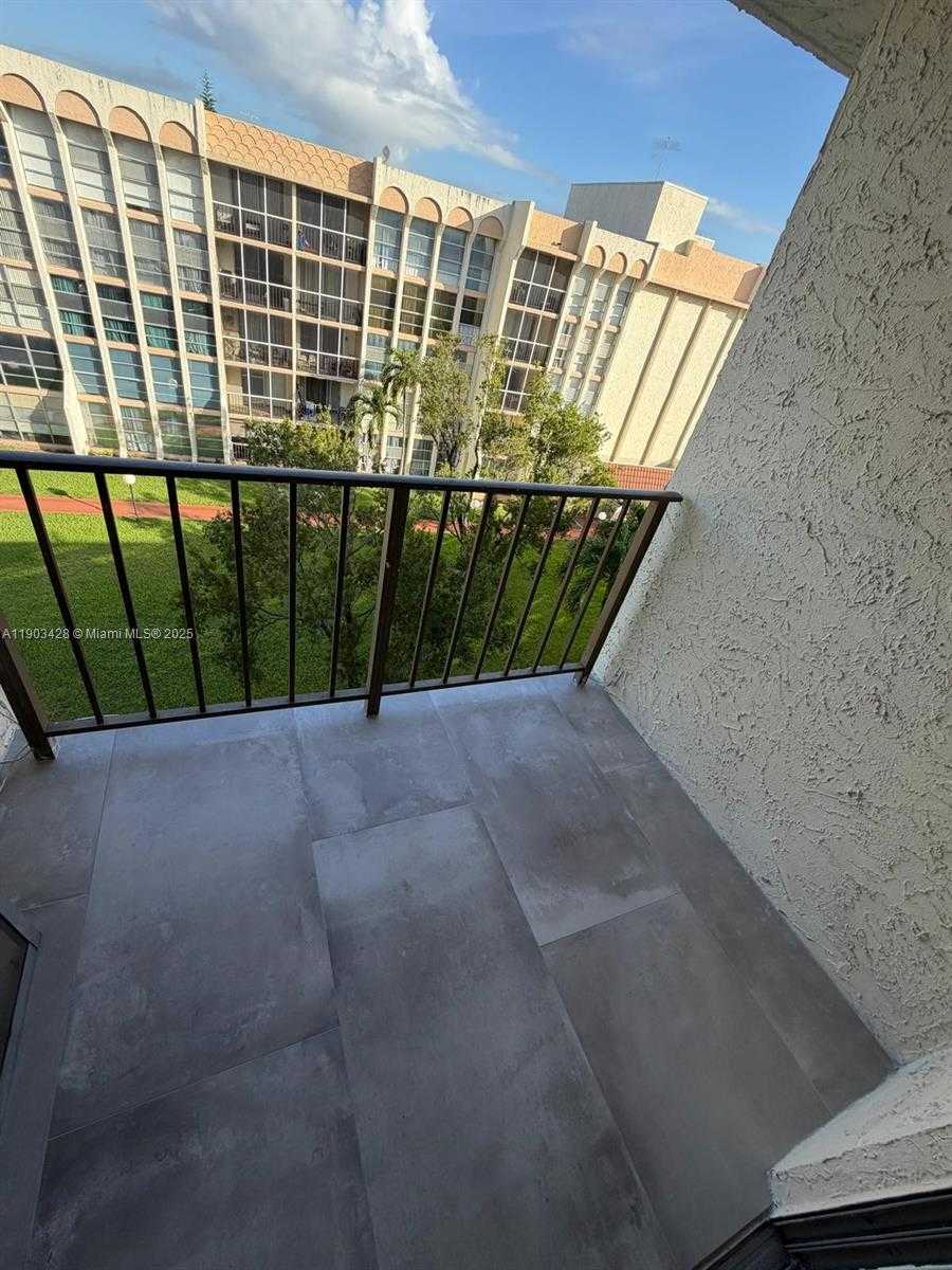 Small Image of 801 THREE ISLANDS BLVD #501, Hallandale Beach Number 27