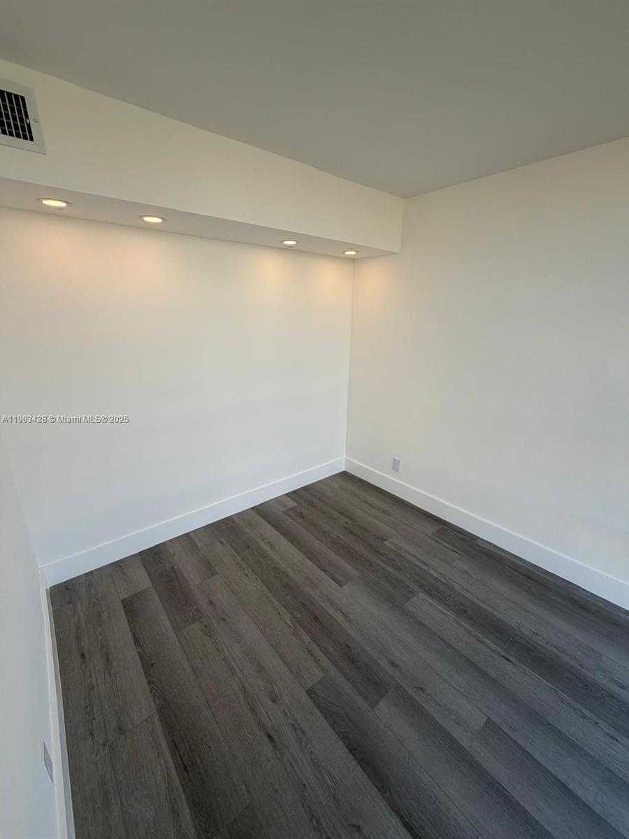 Small Image of 801 THREE ISLANDS BLVD #501, Hallandale Beach Number 8