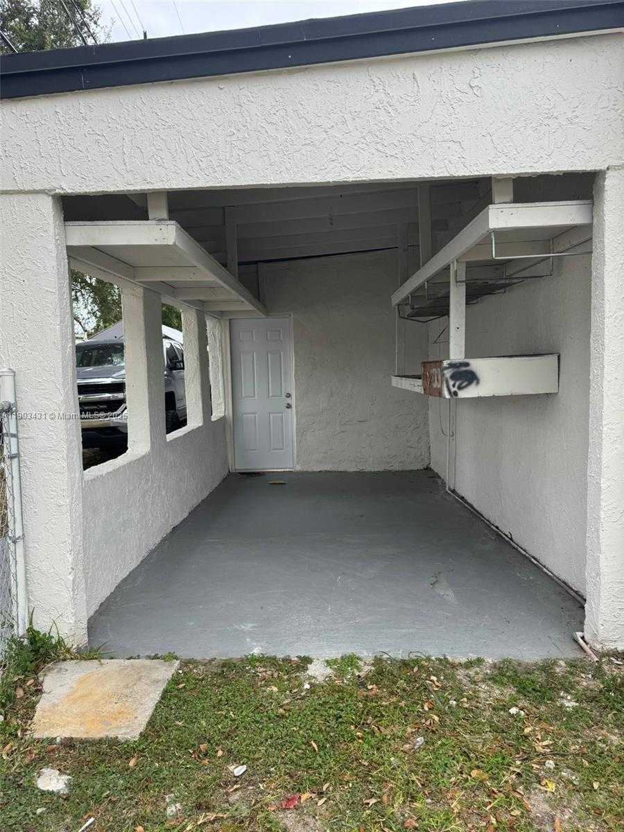 Small Image of 5815 NORTH WEST 18TH AVE #Front, Miami Number 17