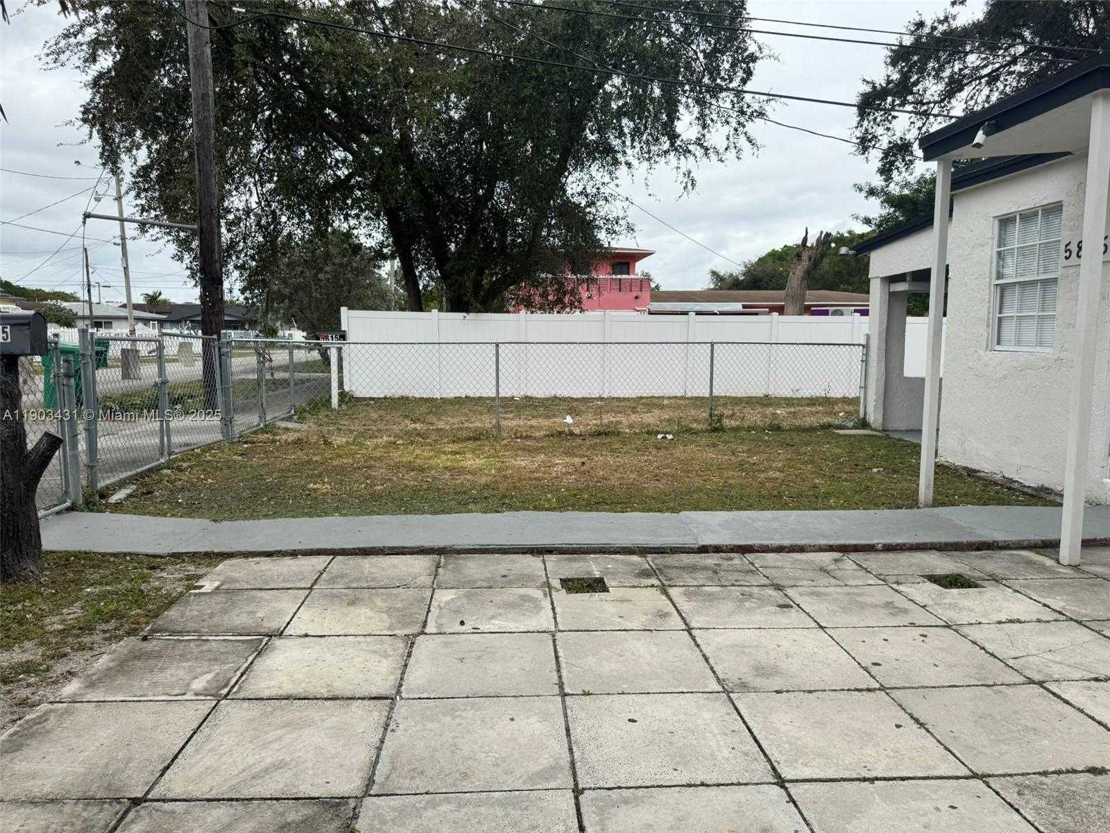 Small Image of 5815 NORTH WEST 18TH AVE #Front, Miami Number 20
