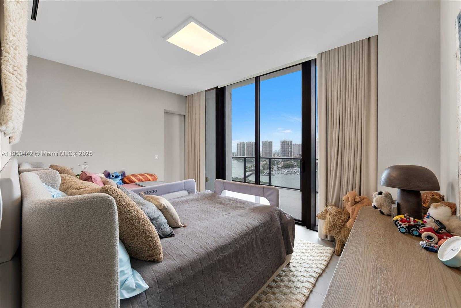 Imagen de Pequeño Objeto