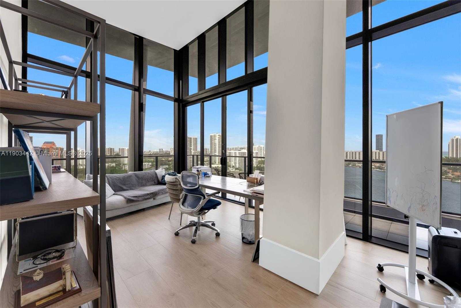 Imagen de Pequeño Objeto