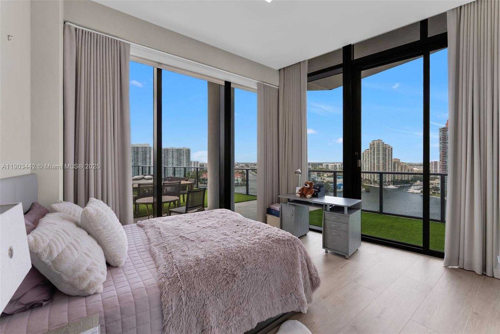 Imagen de Pequeño Objeto