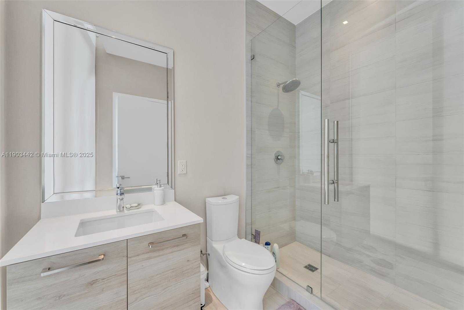 Imagen de Pequeño Objeto