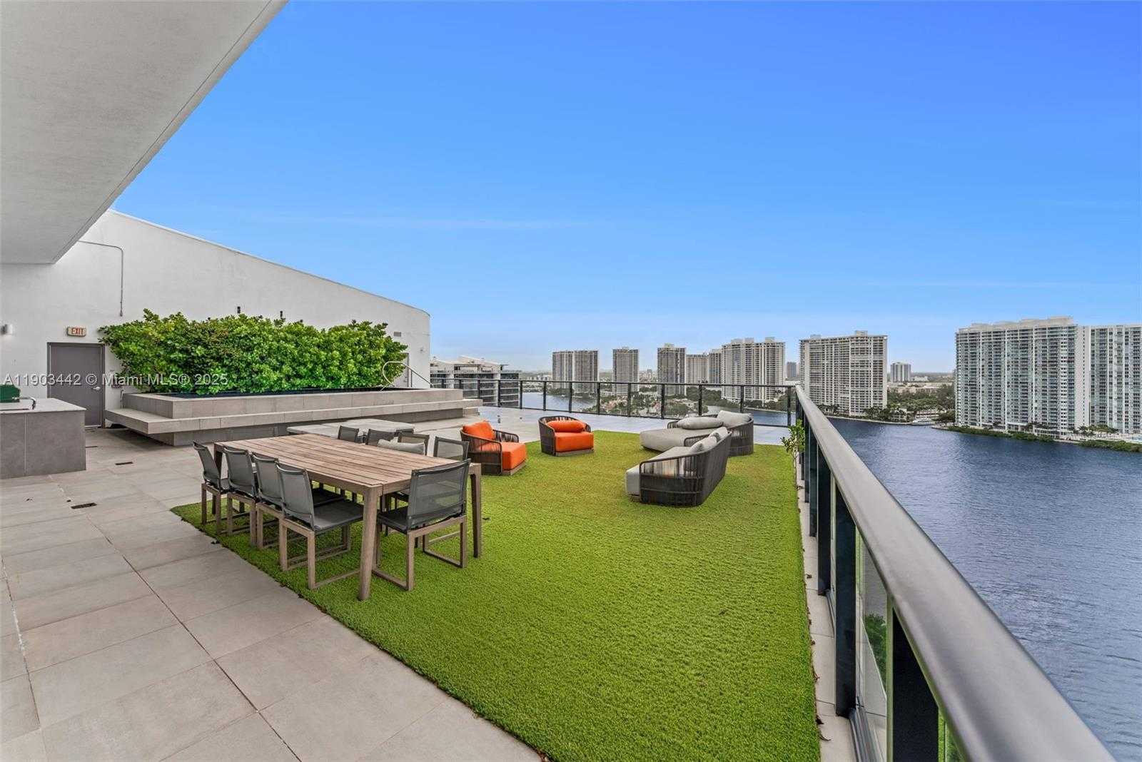 Imagen de Pequeño Objeto