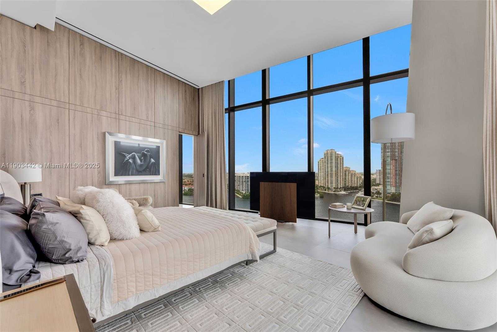 Imagen de Pequeño Objeto