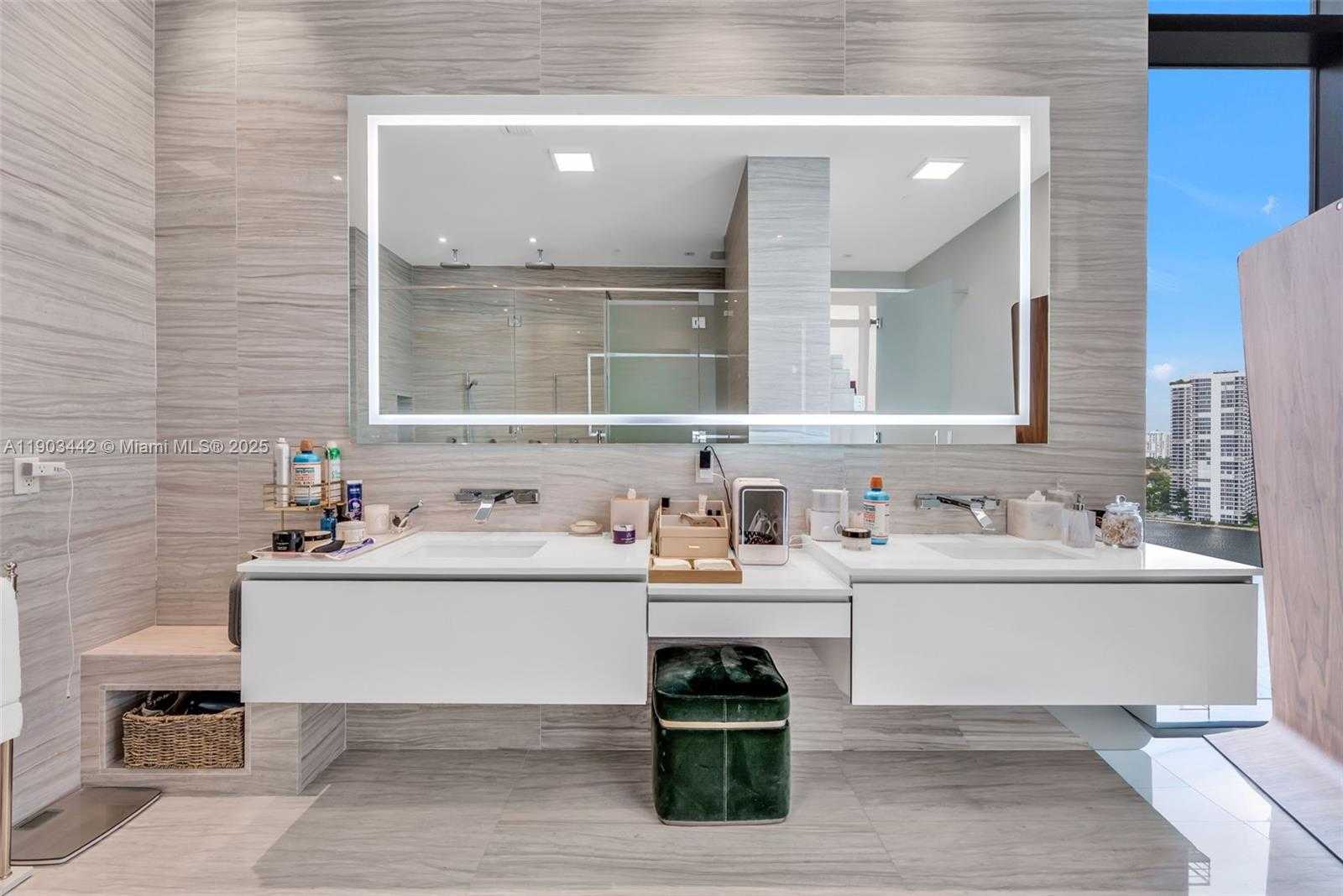 Imagen de Pequeño Objeto