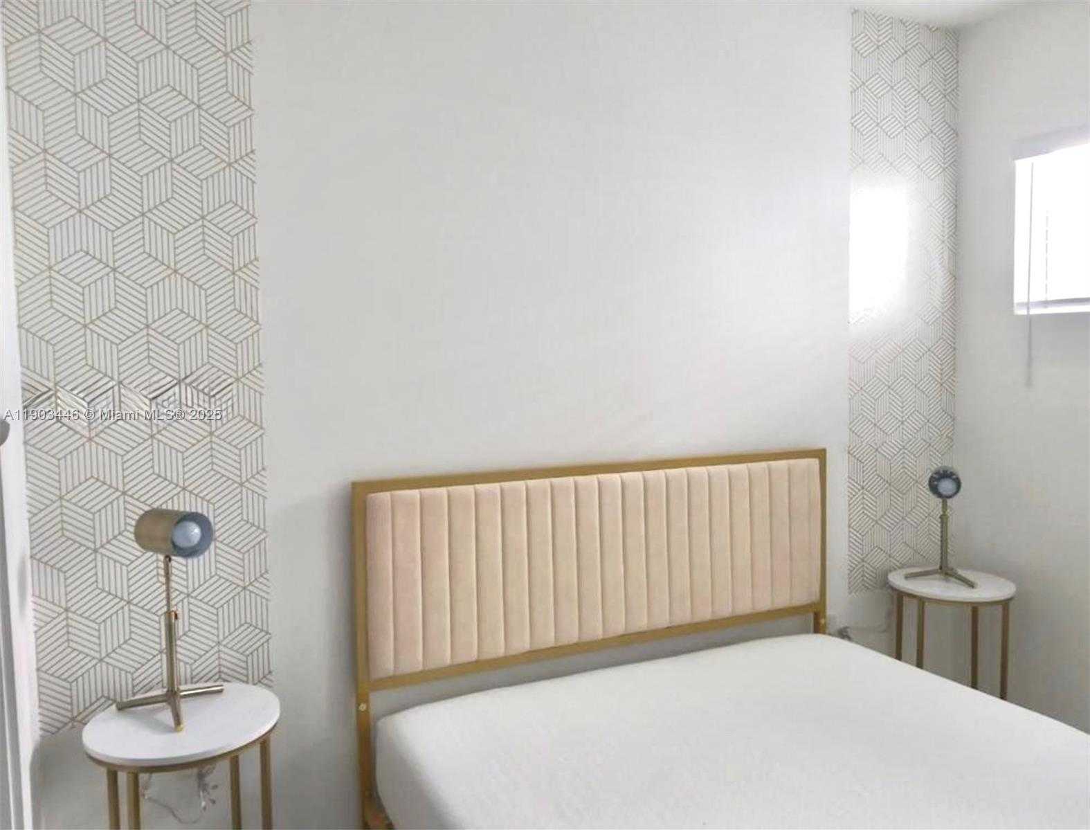 Small Image of 740 MERIDIAN AVE #17, Miami Beach Number 3