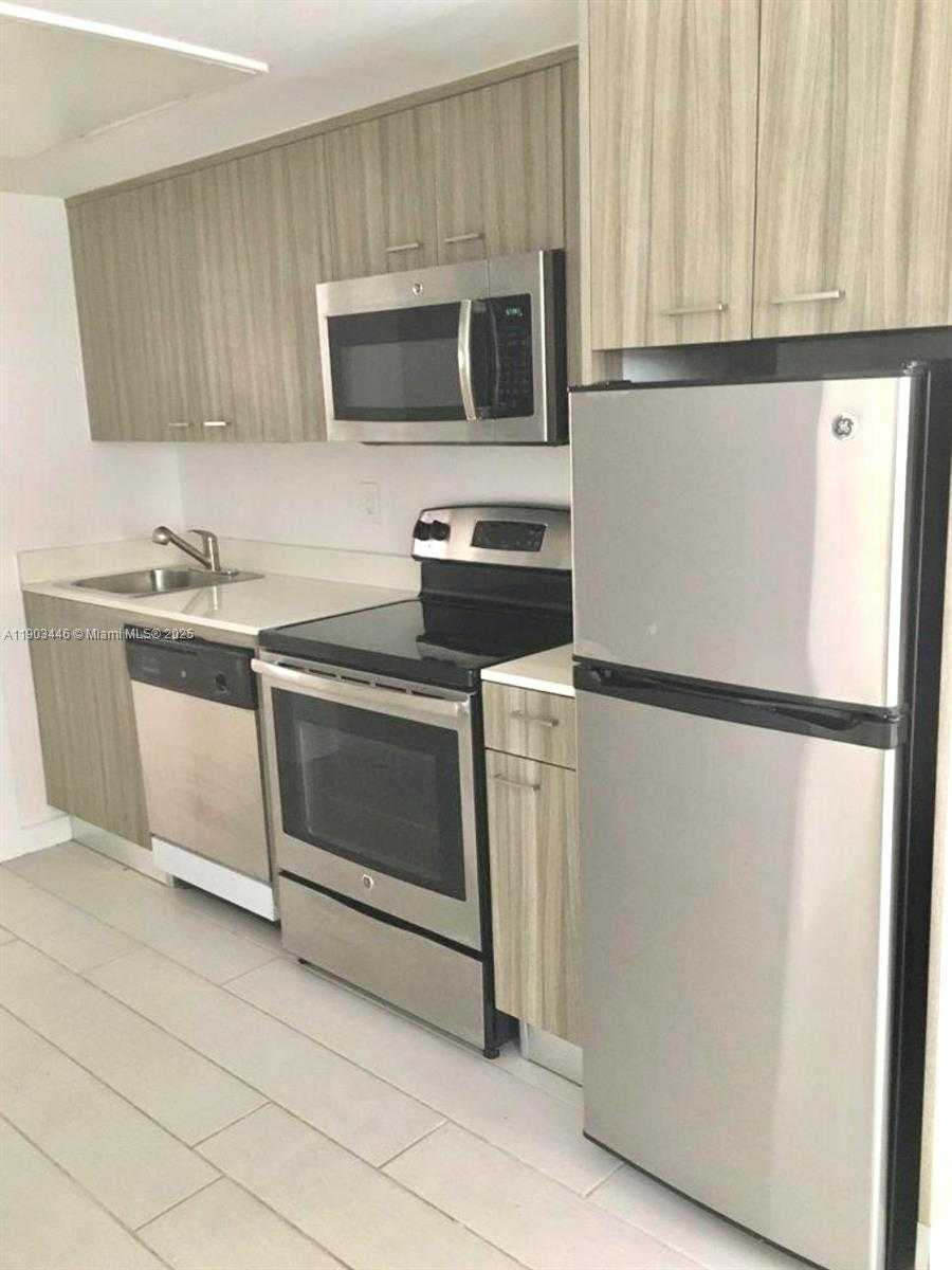 Small Image of 740 MERIDIAN AVE #17, Miami Beach Number 4