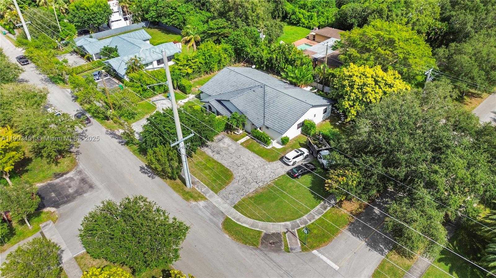 Small Image of 12193 SOUTH WEST 82ND AVE, Pinecrest Number 3