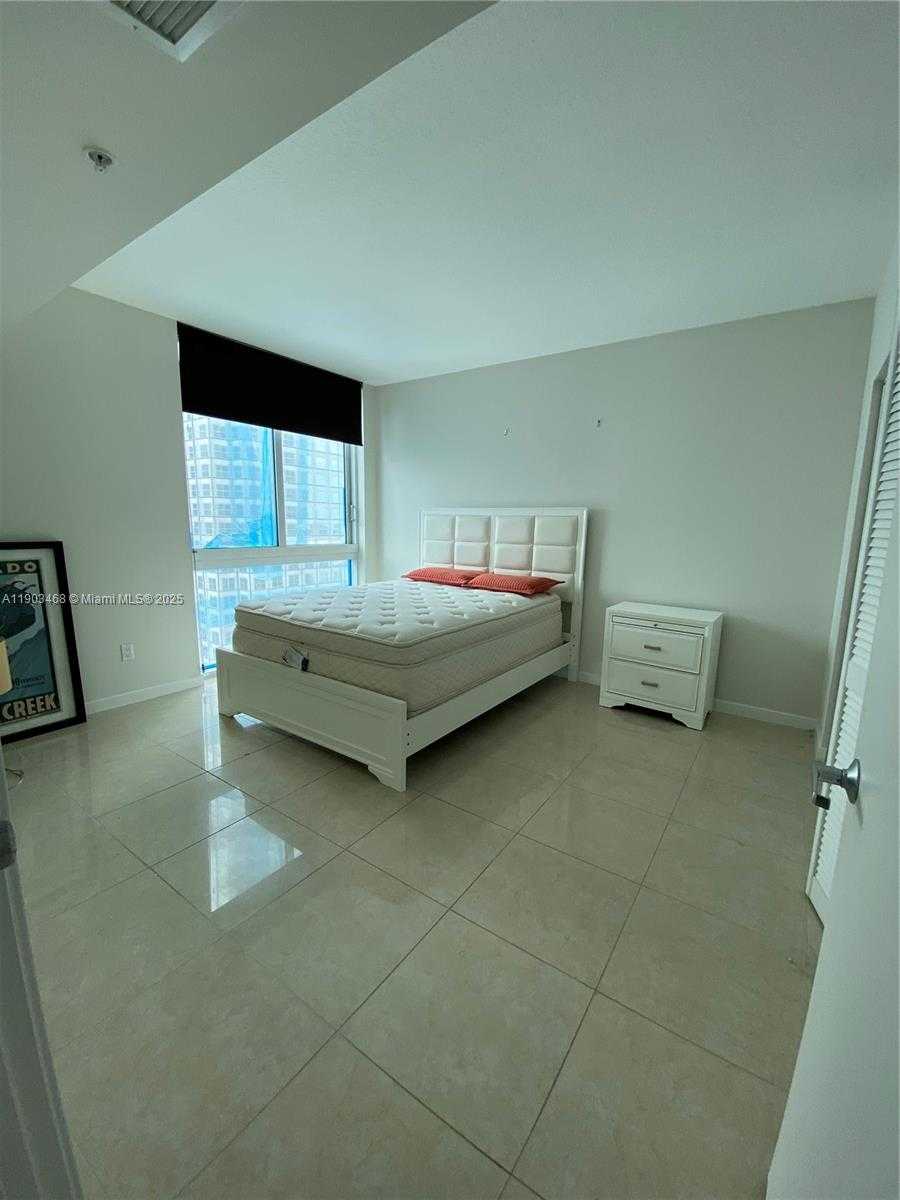 Small Image of 325 SOUTH BISCAYNE BLVD #3015, Miami Number 13