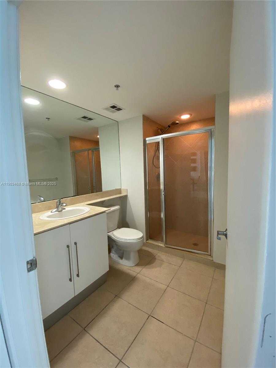 Small Image of 325 SOUTH BISCAYNE BLVD #3015, Miami Number 14