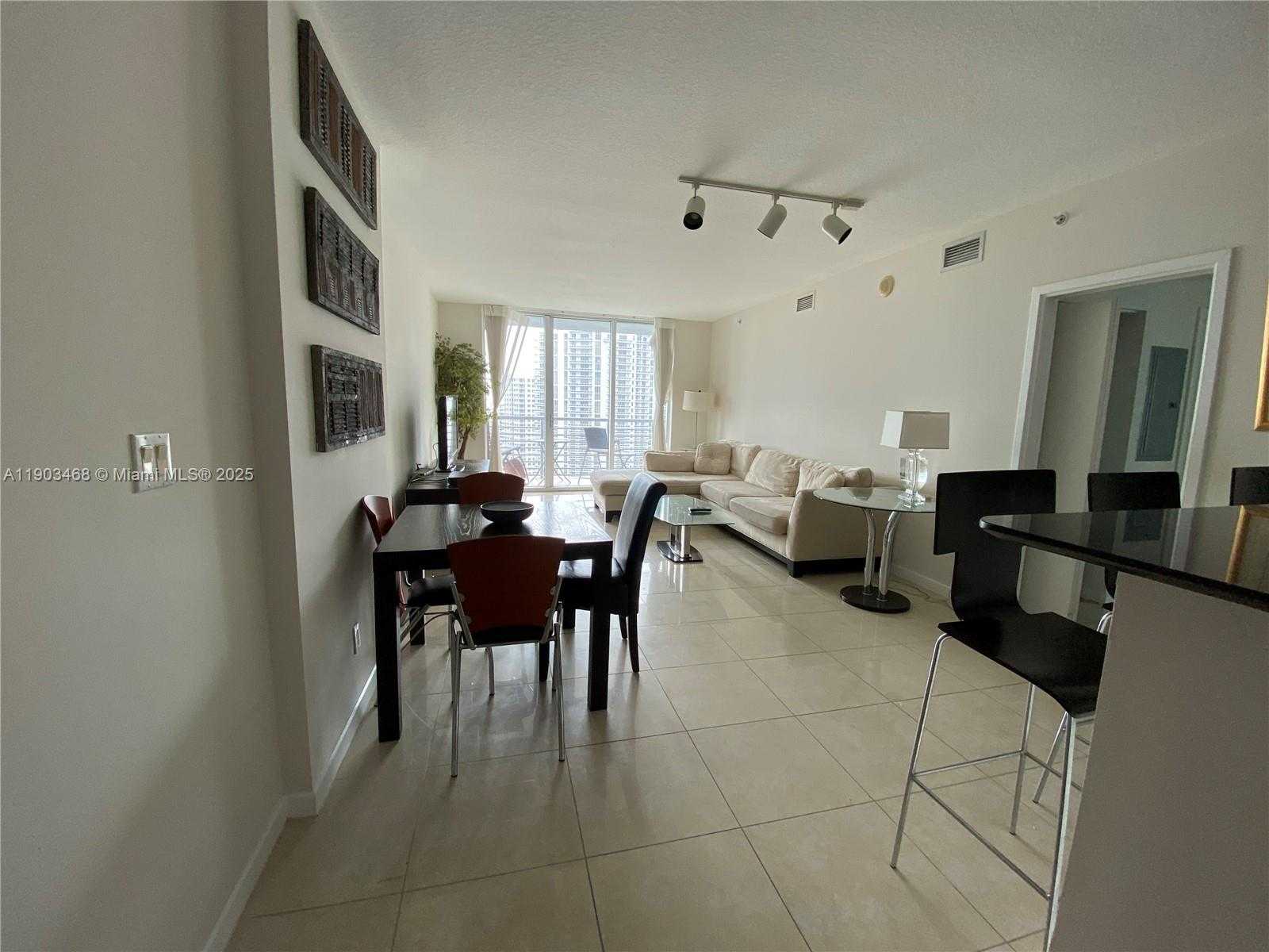 Small Image of 325 SOUTH BISCAYNE BLVD #3015, Miami Number 2