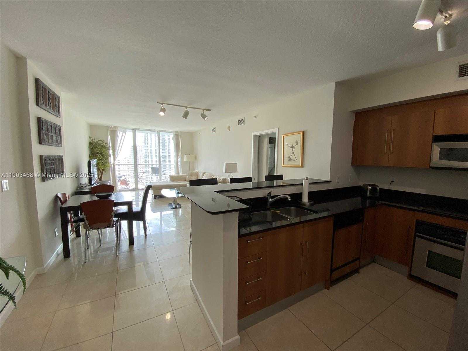Small Image of 325 SOUTH BISCAYNE BLVD #3015, Miami Number 4