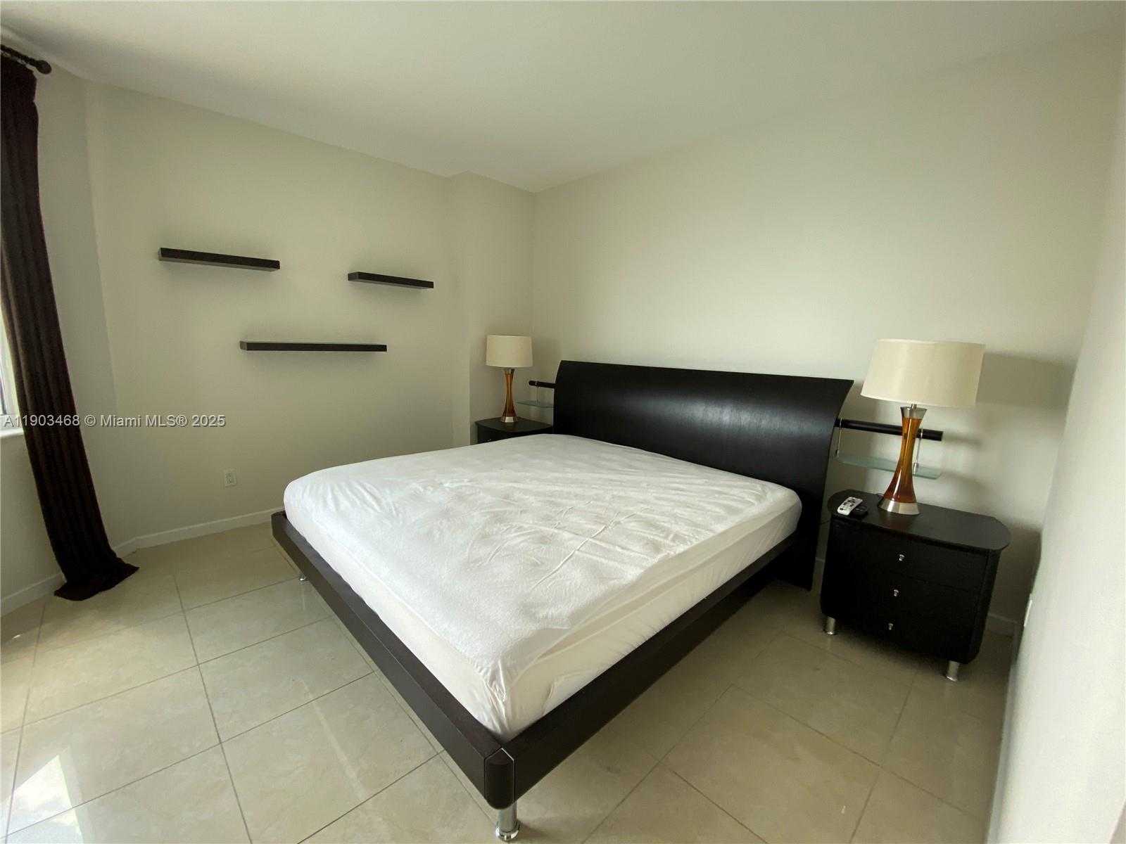 Small Image of 325 SOUTH BISCAYNE BLVD #3015, Miami Number 5