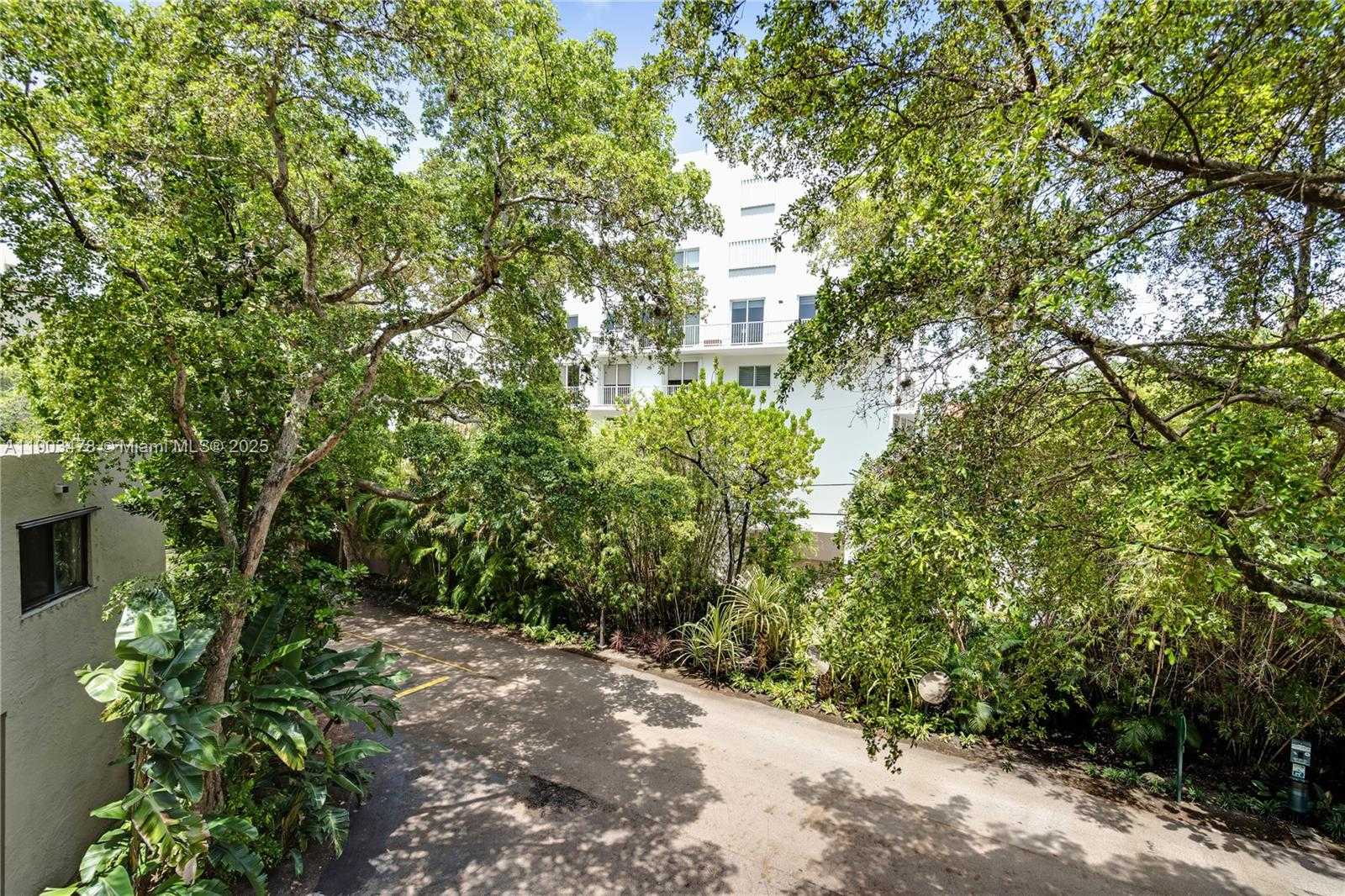 Small Image of 141 CRANDON BLVD #242, Key Biscayne Number 31