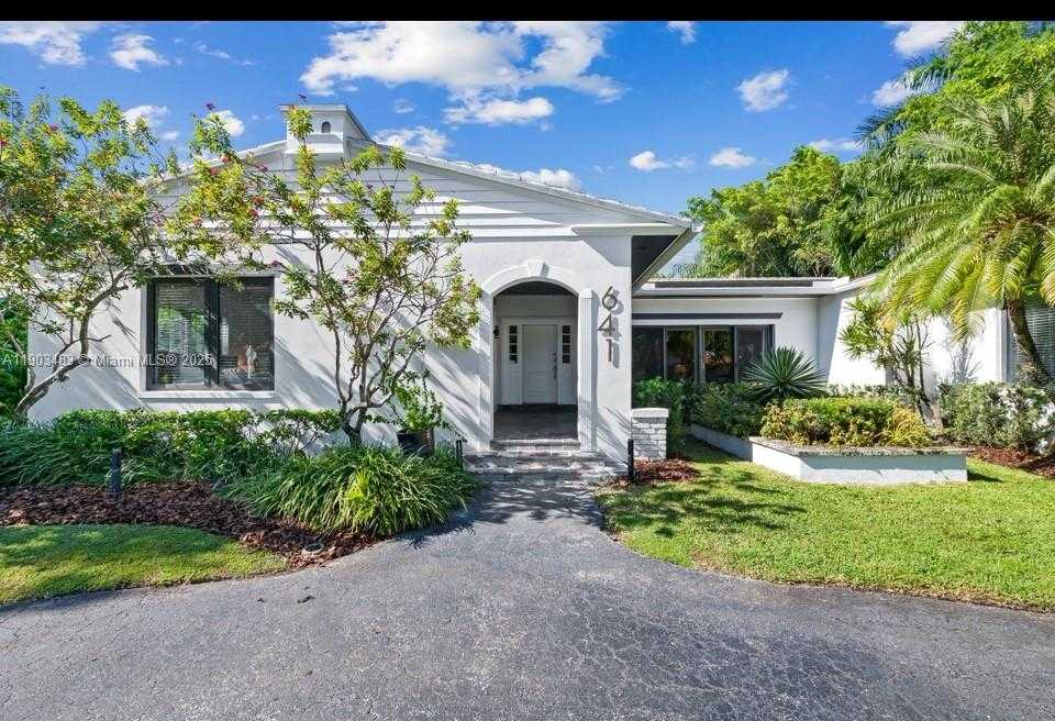 Small Image of 641 ISLAND RD, Miami Number 11