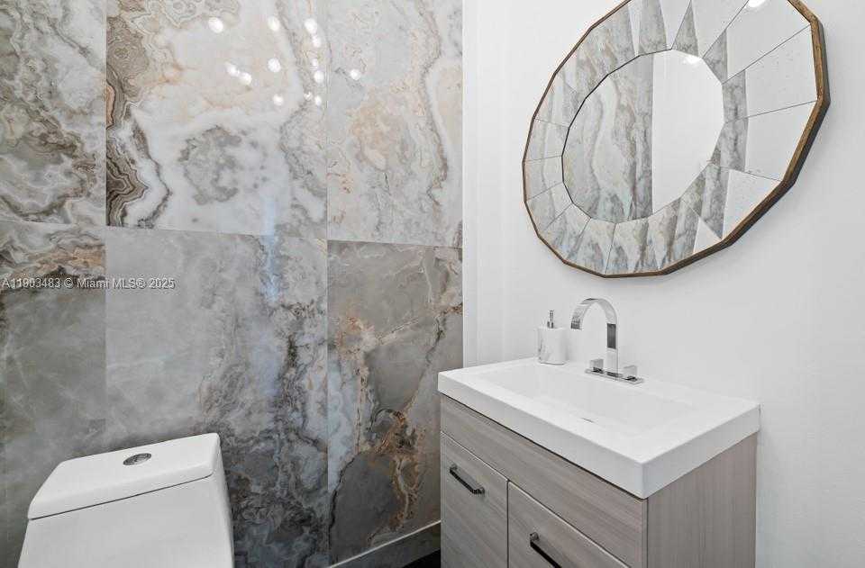 Small Image of 641 ISLAND RD, Miami Number 13