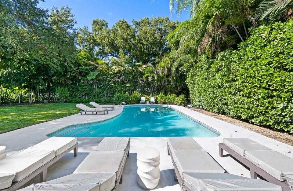 Small Image of 641 ISLAND RD, Miami Number 8