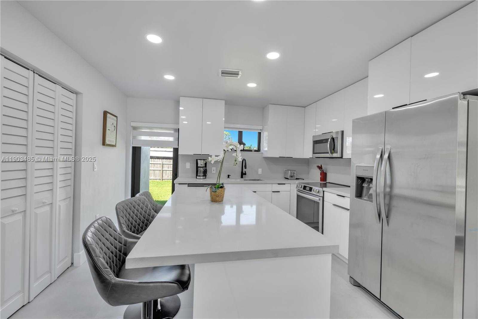 Small Image of 6021 SOUTH WEST 19TH ST, Miami Number 4