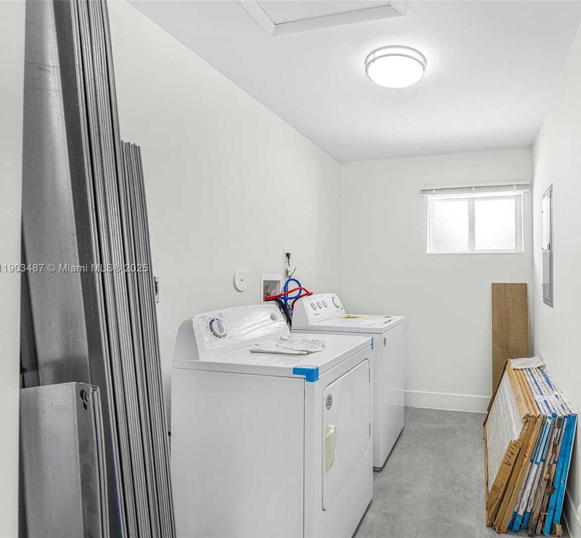 Small Image of 933 NORTH WEST 50TH ST, Miami Number 21