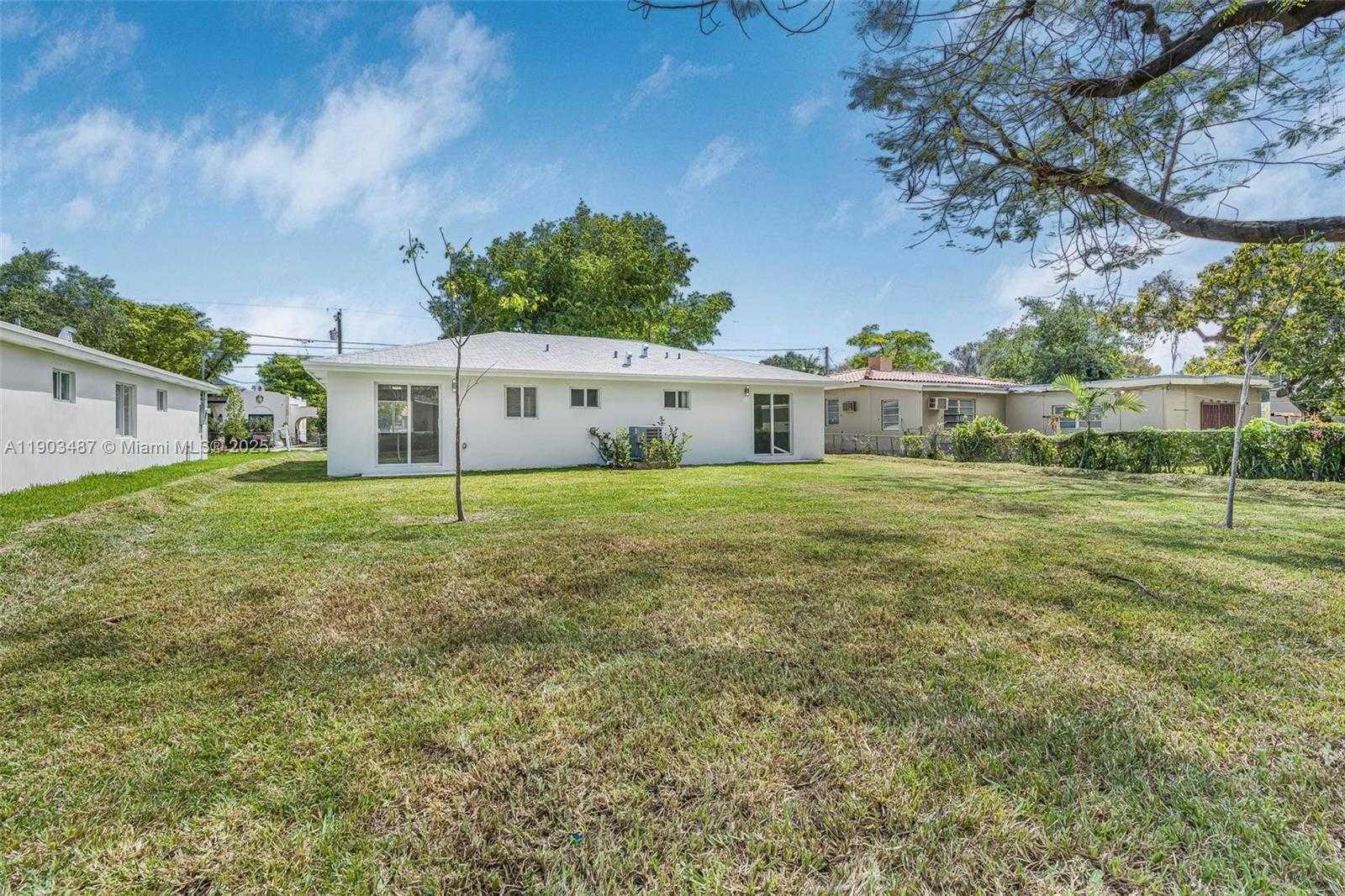 Small Image of 933 NORTH WEST 50TH ST, Miami Number 23