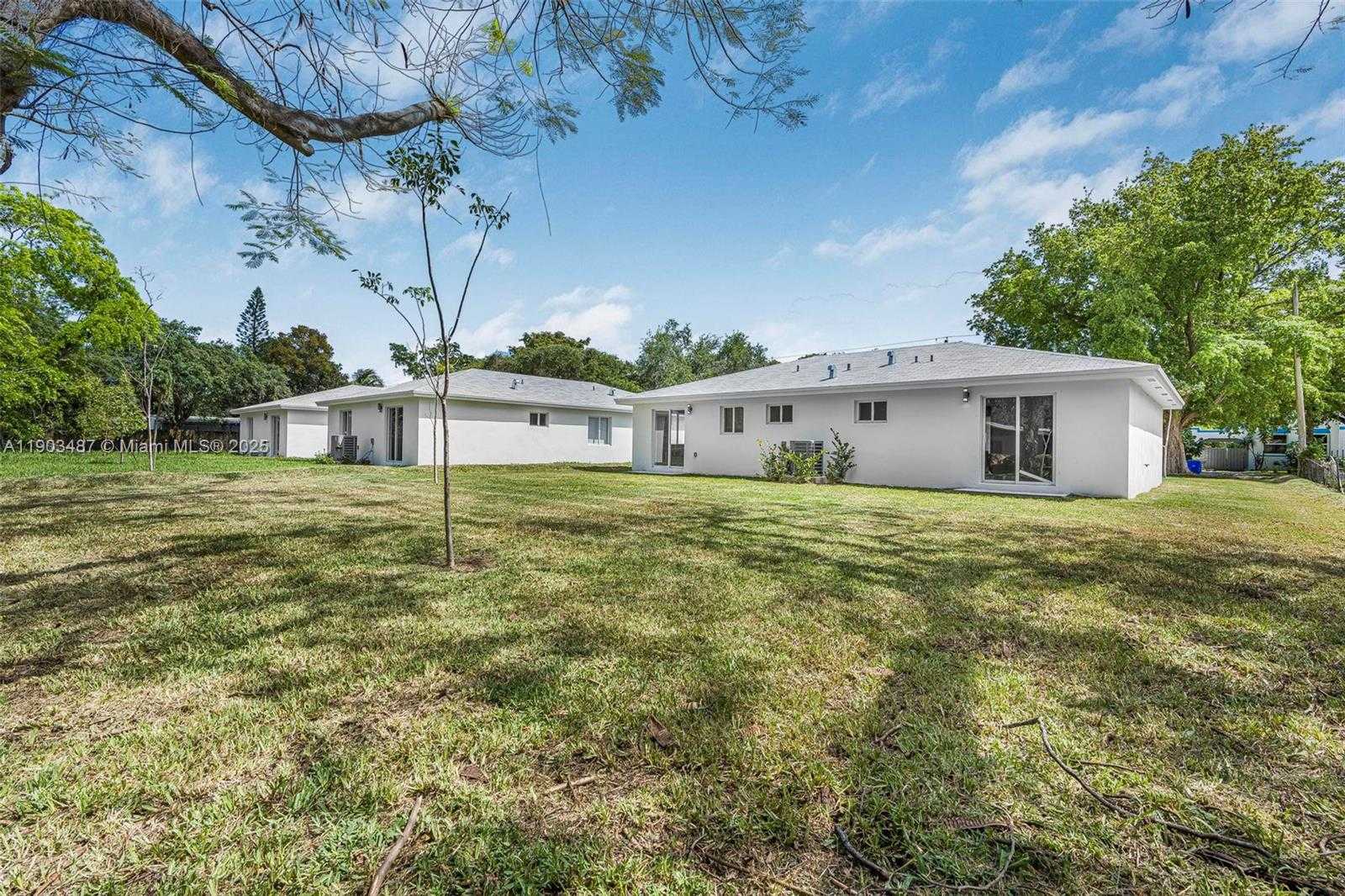 Small Image of 933 NORTH WEST 50TH ST, Miami Number 24