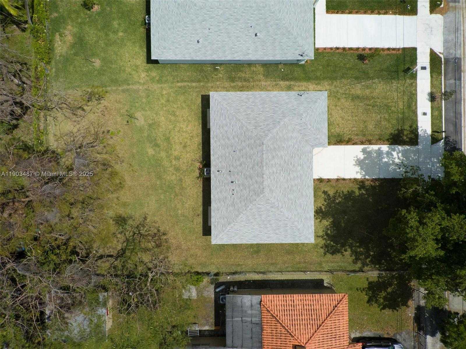 Small Image of 933 NORTH WEST 50TH ST, Miami Number 27