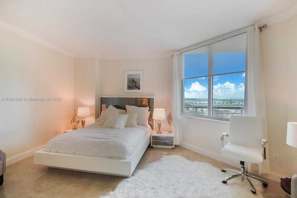 Small Image of 325 SOUTH BISCAYNE BLVD #2214, Miami Number 10