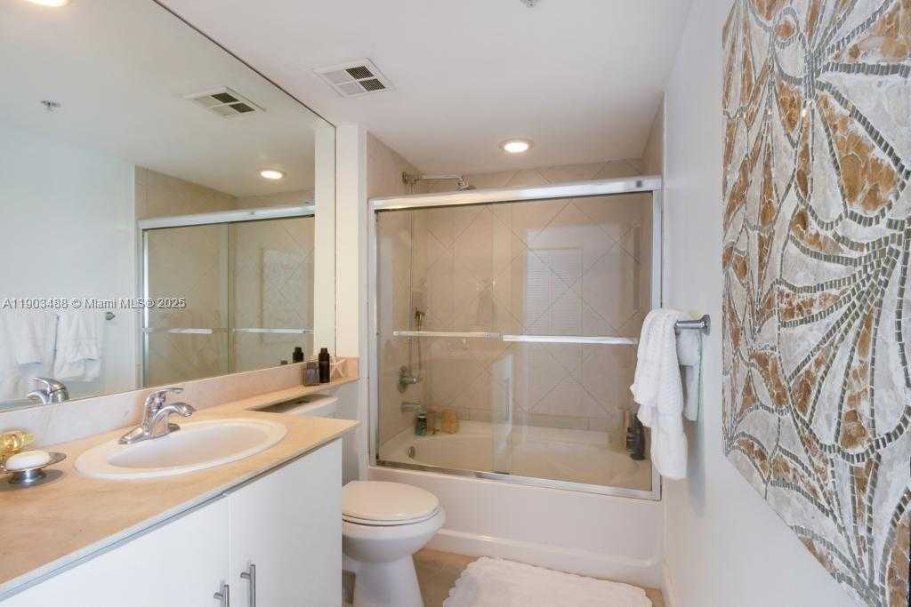 Small Image of 325 SOUTH BISCAYNE BLVD #2214, Miami Number 11